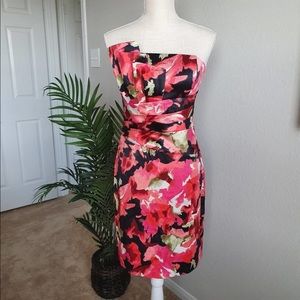 Roulette Strapless Red Geometric Front Pleated Floral Dress Size 6